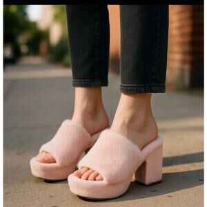 Free People Platform Chunky Heel Sandal Women's pink faux fur Size 9 New